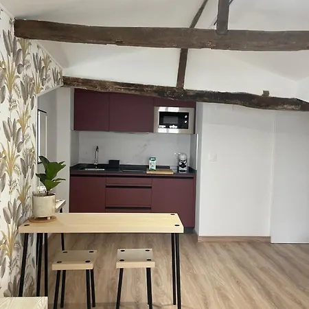 A Marias Small Apartment *