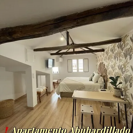 A Marias Small Apartment *